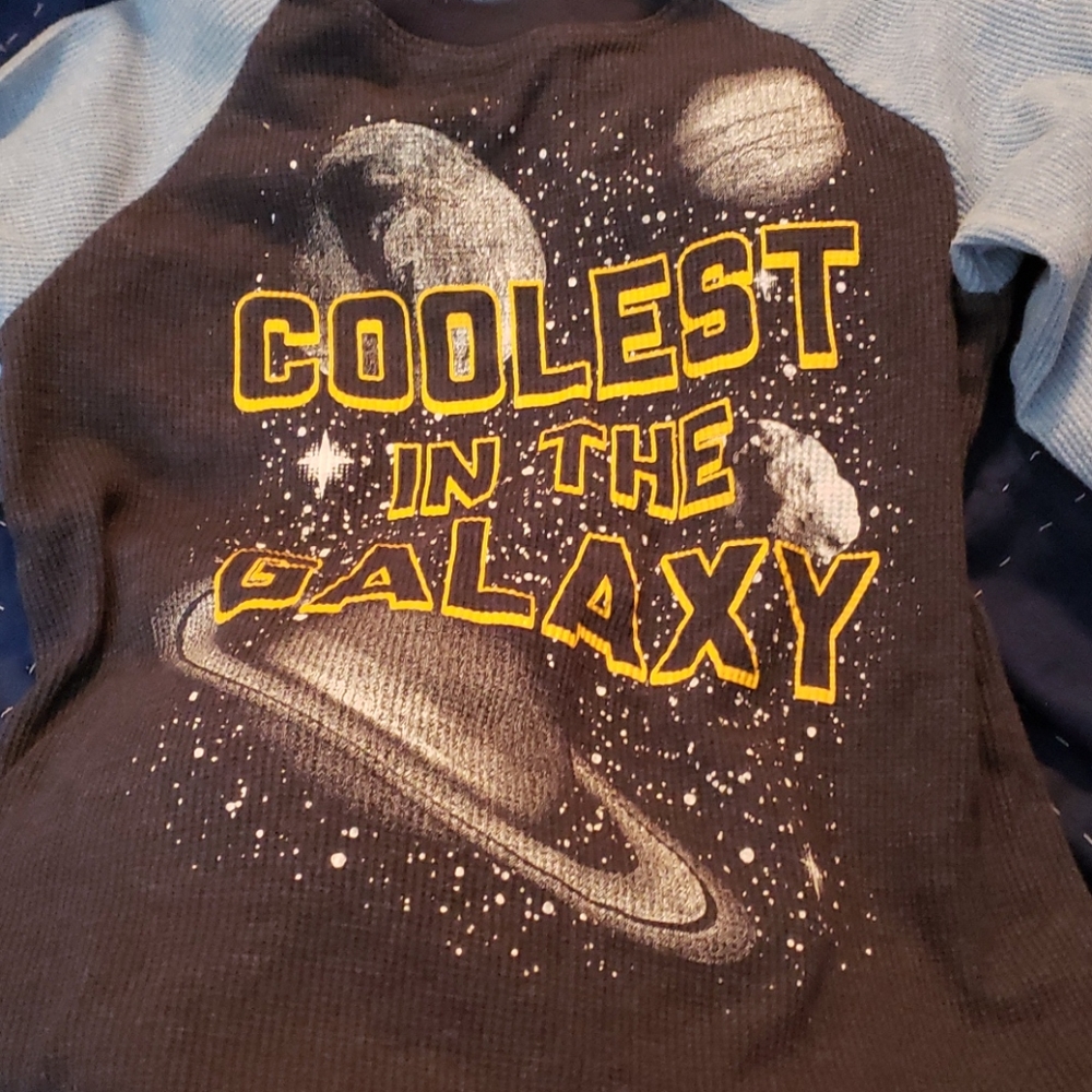 Boys long sleeve shirt.     1